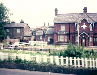 Keywords: lock;houses;roads
