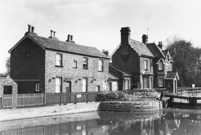 Keywords: lock;houses;River Lee Navigation