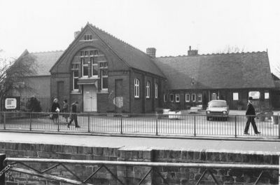 St Andrew's Infant School
Photograph taken from the car park on the opposite side of Sydney Road. The girls' school is on the extreme left, beyond the railing. The site was the offices and works of Allan Fairhead, the builders, until they went bankrupt, after being of good repute in the building industry. 

[i]Reproduction right held by Enfield Local Studies Library and Archive.[/i]
