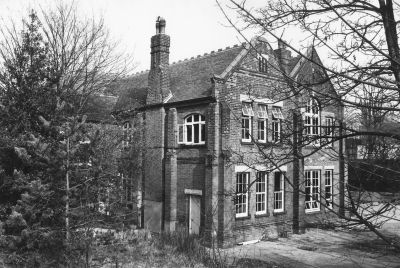 St Andrew's Junior School
At corner of Cecil Road and Sydney Road, photographed from Cecil Road from the south-west. The lower level and playing field were reputed to be on the site of an old gravel pit. One explanation was that many years ago, St Andrew's Church bought the vacant corner site and, not being ready to build, leased it to Allan Fairheads, the builders, who had an office and works on the opposite side of Sydney Road. When St Andrew's were ready to build, they took over the site, only to find a large hole where Fairheads had excavated the gravel. The school was therefor designed to make use of the hole.
