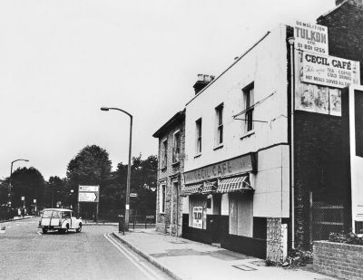 Cecil Cafe just before demolition in 1979
Looking west. Morris Oxford shooting brake turning right into Sydney Road.
Keywords: caterers