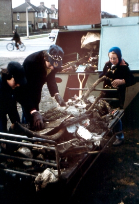 Anti-litter weekend, March 1971
Inspecting a trolley full of rubbish collected by volunteers from the Enfield Preservation Society and other organizations. More than 14 tons of rubbish was collected that weekend. See [i]Fighting for the future[/i], chapter 11. 
Keywords: 1970s;litter
