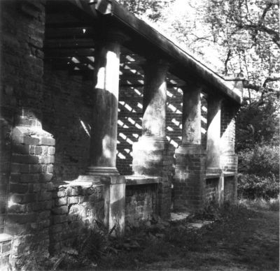 Pillared collonade / porch / summerhouse / folly (?)
A small picture of what was once an impressive structure, now in a poor state of repair.
Keywords: porches;pillars;ruins