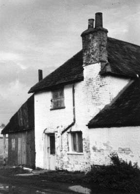 Rectory Farm: side of a whitewashed brick house
A closer view of one of the buildings at Rectory Farm seen in [url=http://www.enfieldsociety.org.uk/photographs/displayimage.php?pid=1753]this picture[/url]. See comment for more information.
Keywords: houses;farms;parks
