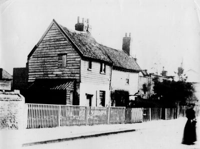 Pennyfathers Cottage, Parsonage Lane
The Pennyfather family farmed hereabouts, Enfield and Cheshunt, for many generations since Tudor times and were willing, when the opportunity arose, to turn their hands to more dubious means of making a living. An account by David Pam of John Pennyfather and his son being accused of stealing partridges is given in an extract from the Enfield Gazette, 23rd March 2006, reprinted in the Pennyfather newsletter, no.3 page 4. (We have no evidence that this cottage was owned by the same person.)
Keywords: houses;fencing;weatherboarding
