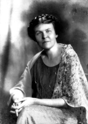 Studio portrait of an unidentifed lady
Signed in pencil, apparently by the photographer, with an illegible date.
Keywords: portraits;people