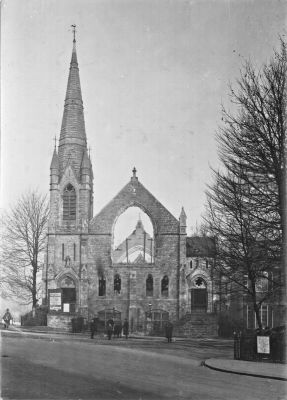 Trinity Church after bomb damage.
The roof has been completely destroyed.
Keywords: 1940s;World War II;Trinity Church;bomb damage