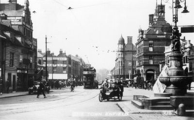 The Town, 21st March 1928
Cars, bicycle, motorcycle with sidecar, tramcar, horse-drawn vehicles. A poster, apparently for an event at the Rialto, is propped against the fountain.
Keywords: 1920s;bicycles;cars;horse-drawn vehicles;tramcars;transport;roads and streets;fountains;banks