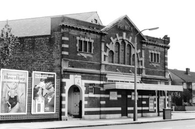 Premier Cinema, 1970
Photograph by Kevin Wheelan. For more details and pictures see [url]http://www.eastend-memories.org.uk/excelsior/excelsior_4.htm[/url]
Keywords: 1970s;cinemas;demolished buildings;bingo halls