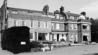 028 - Carrs Lane. Bush Hill Park Golf Club: clubhouse (2)
Keywords: golf courses;locally listed;Grange Park