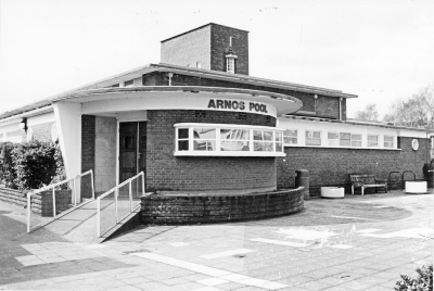 Arnos Pool and library
Bowes Road. Designed in 1939 by Curtis and Burchett, MCC architects. Listed Grade II. - [i]Treasures of Enfield[/i], page 159.
Keywords: 1930s;libraries;swimming pools;Grade II listed
