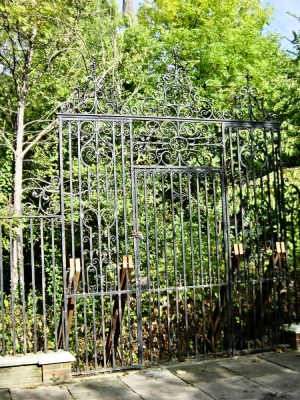 Gough Park gateway
Propped up with wooden supports because it is unstable.
Keywords: gateways