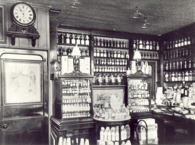 Mr F Goldby's chemist shop. Interior.
"Frank Goldby gave up his chemist shop near the George in 1918. It had formerly belonged to John Tuff the local historian. Some of the fittings were deated 1780." - [i]History of Enfield[/i], vol.3, p.148.
Keywords: shops;chemists;interiors