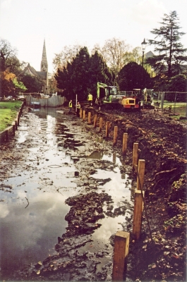 Works at Gentleman's Row, 25th November 2006
Keywords: LP2;revetments;New River Loop