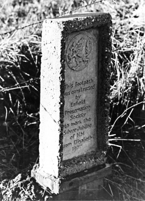 Jubilee footpath sign
Sign reads: "This Footpath was constructed by Enfield Preservation Society to mark the Silver Jubilee of H.M. Queen Elizabeth II 1977".
Keywords: LC4;footpaths;signs;memorials