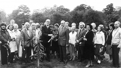 Golden Jubilee cedar
Donald Potter (EPS President) handing a commemorative plaque to Trevor Beale in 1987 to identify the golden cedar planted in the Beale Arboretum at West Lodge Park to mark the Society's Golden Jubilee. - [i]Fighting for the future[/i], p.188.
Keywords: 1980s;anniversaries;Enfield Preservation Society;EPS;trees;LC6;Enfield Chase