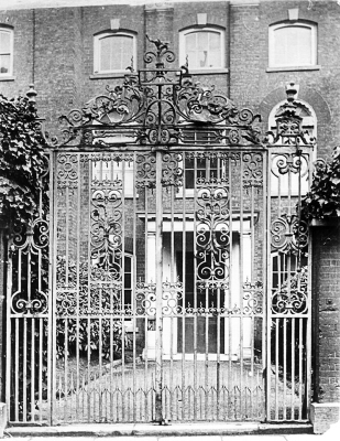 Burleigh House and gates, Church Street
Burleigh House was built around 1600 and was demolished in 1913; the Rialto Cinema was later built on the site. Traces of an earlier house have been found. The gates were sold for £90 to a London dealer and a Tudor overmantle for £12-10-0. The house was last tenanted by Joseph Withers of the London Stock Exchange. - [i]History of Enfield[/i], vol.2, p.86.
Keywords: 1900s;demolished buildings;gateways