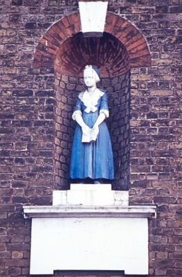 Charity School, Church Street, Edmonton
Statue of a female pupil
Keywords: educational buildings;historic buildings;schools;statues