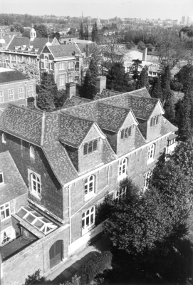 View from St Andrew's Church tower, 1977
Shows Enfield Grammar School in foreground and Enfield County School in middle distance.
Keywords: 1970s;St Andrews Church;schools;aerial