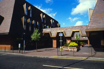 Palace Gardens and Sydney Road, before building of Palace Exchange
Keywords: 1980s;shops