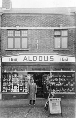 Aldous shop, Hertford Road
Tobacconist, newsagent, confectioner
Keywords: shops