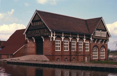 Ponders End pumping station, 1976
Lea Valley Road
Keywords: utilities;pumping stations