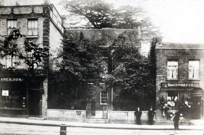 Entrance to Enfield Palace from Church Street, about 1900
Keywords: 1900s;demolished buildings;Manor House;manors;Palace