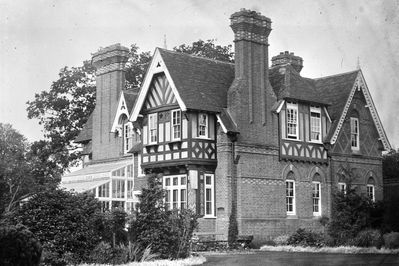 Halcyon, 6 Private Road
Built in 1897 by the local architect A. H. Mackmurdo for his mother. Demolished 1968. - [i]Treasures of Enfield[/i] p.125.
Keywords: houses;demolished buildings;LC7