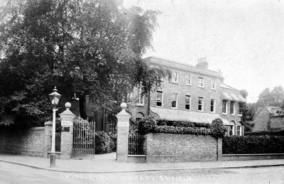 Old public library in Little Park gardens. about 1905
Keywords: 1900s;libraries;demolished buildings