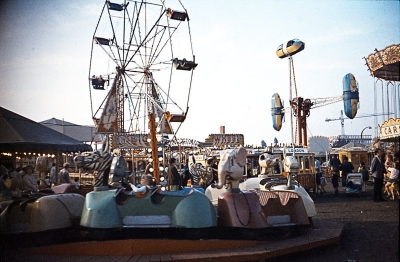 Enfield Fair, Carterhatch Lane
On the site now occupied by David Lloyd's sports centre.
Keywords: fairs;amusements