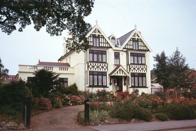 10 Bycullah Road
A good example of a large house on this estate
Keywords: houses