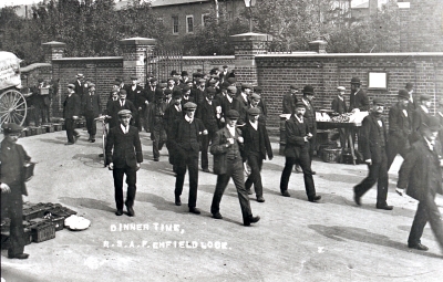 Dinner time, RSAF
Postcard
Keywords: factories;Royal Small Arms Factory;industry;RSAF