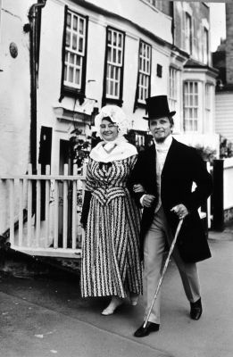 "Charles and Mary Lamb" on heritage walk, June 1968
Jane Twitchett and Derrick Stone as Charles and Mary Lamb, on guided walk around Enfield Town.
Keywords: Charles Lamb;Enfield Preservation Society;events;heritage_walks
