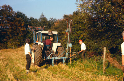 Parkside Farm, post driving for footpath, 1977
Keywords: 1970s;footpaths;farms;Enfield Preservation Society;EPS