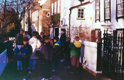 Young EPS walk
In Gentleman's Row with David Pam
Keywords: 1990s;Gentlemans Row;Enfield Preservation Society;EPS