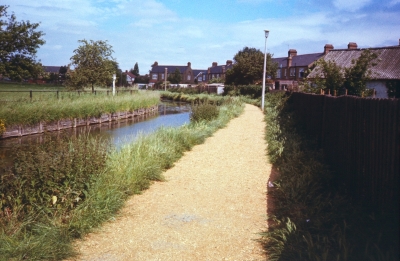 Footpath by the New River Loop, 1997
At rear of Riverside Gardens
Keywords: 1990s;footpaths;New River Loop
