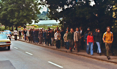 Walkers at Crews Hill heading for Burnt Farm Ride
A group of 70 walkers established the right to walk along Burnt Farm Ride after a confrontation with a gamekeeper who blocked the path and called the police. For full story see [i]Fighting for the future[/i] p.135-137.
Keywords: footpaths;events