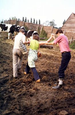 Hertford North, August 1979
Keywords: mud