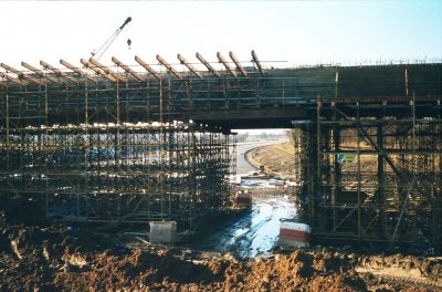 New River acqueduct over the M25 under construction, January 1981
[Slide is also dated Nov. 1980, so picture may be from that date]
Keywords: aqueducts;New River;roads and streets;road transport