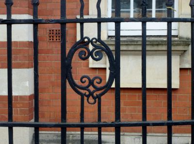 Church Street, Edmonton, no.44-48: railings
Early 20th century. Listed local interest. - [i]Treasures of Enfield[/i], p.22-23.
Keywords: locally listed;Lower Edmonton;railings
