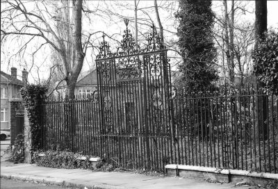 Gough Park Gates, Forty Hill
Black & white photograph of Gough Park gates and railings, Forty Hill
Keywords: Gough park;Forty Hill;gates;railings